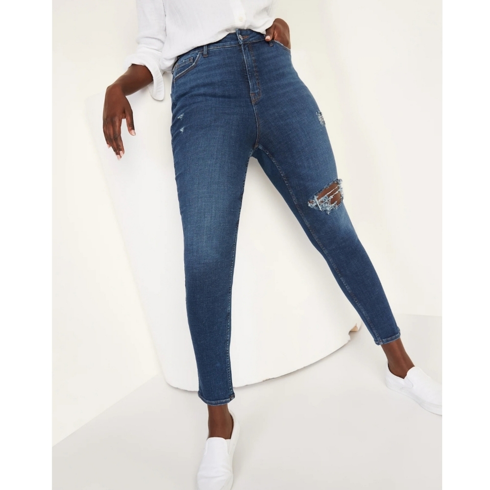 Old Navy Rockstar Extra High-Rise Super Skinny Distressed Jeans Size 10 P NWT!